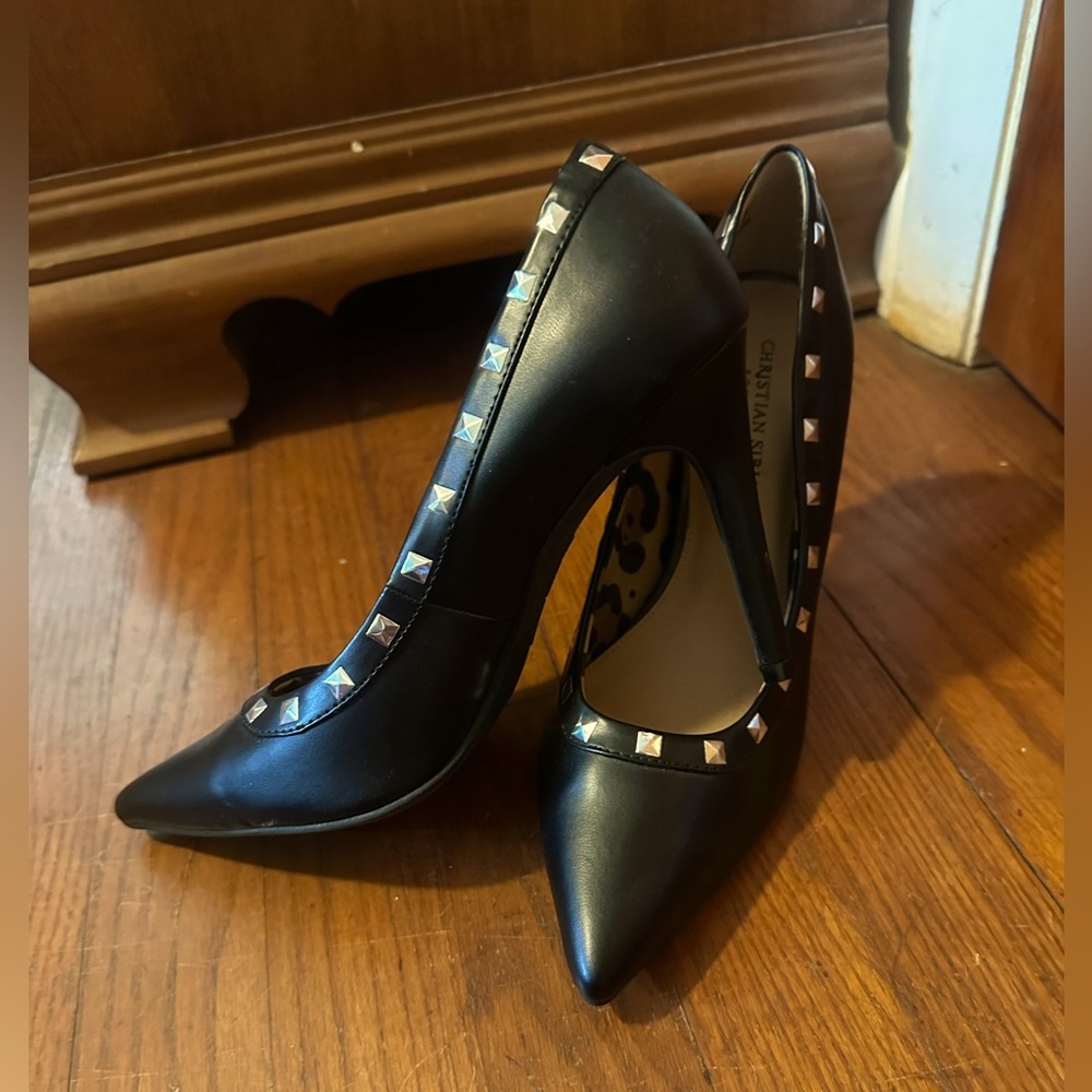 Black pumps with silver detail